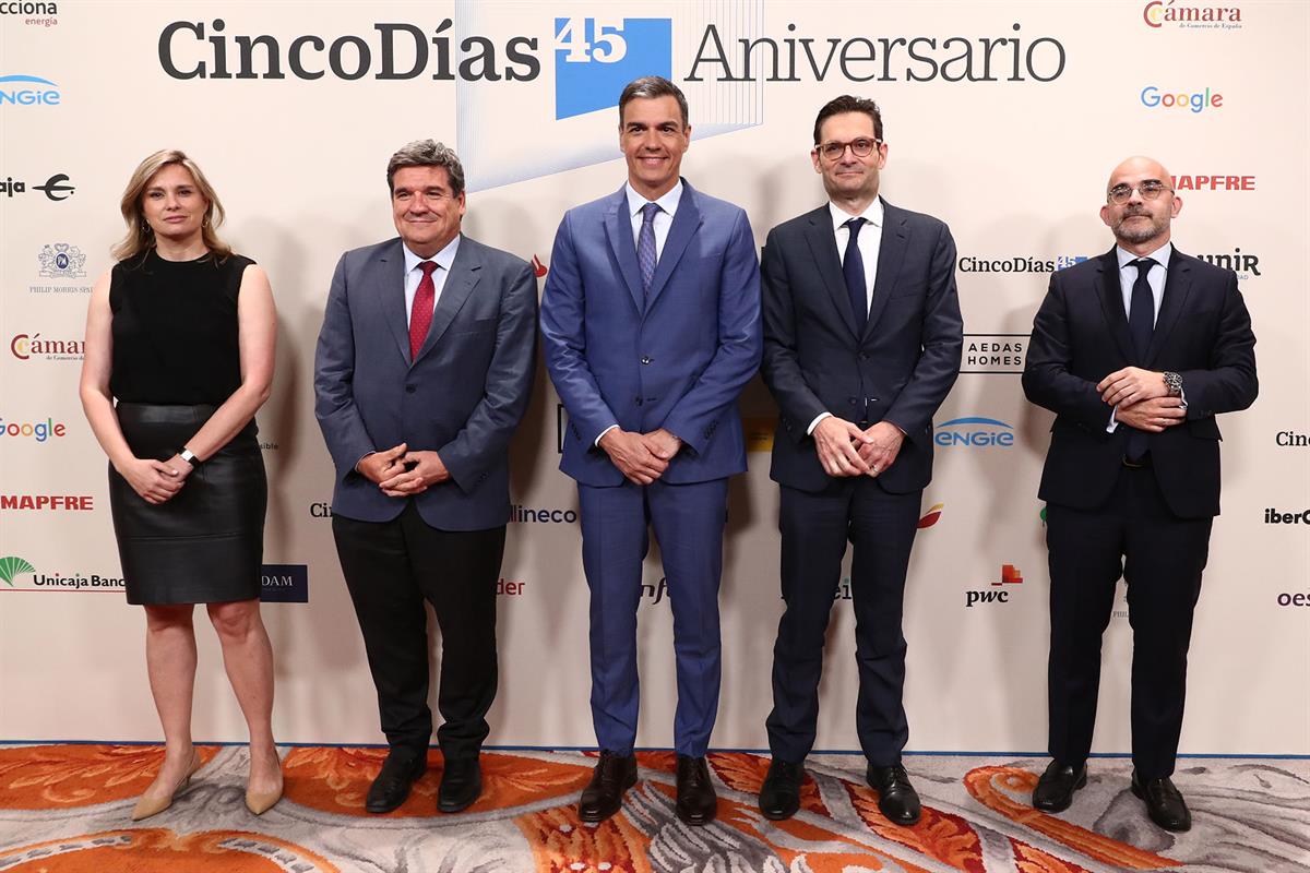 14/06/2023. Pedro Sánchez interviene en el 45 aniversario de Cinco Días. La directora de CincoDías, Amanda Mars, el ministro de Inclusión, S...